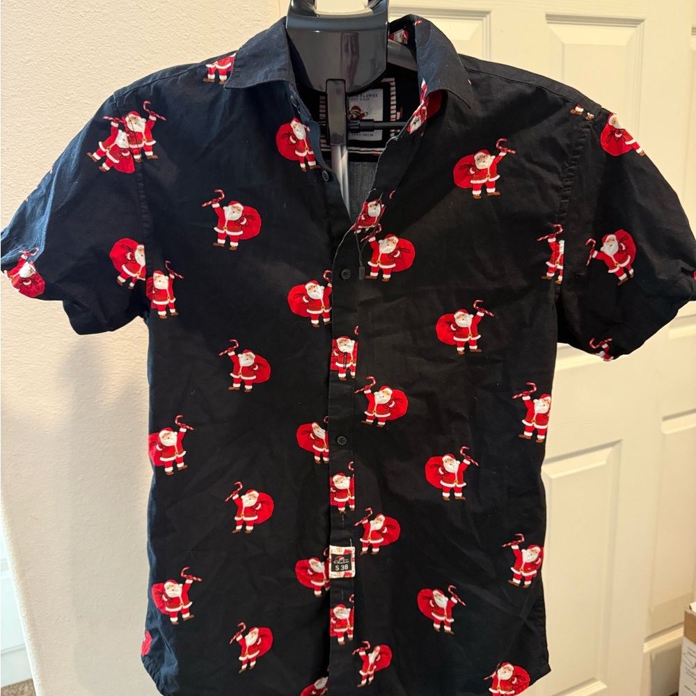 Men’s Christmas  Short Sleeve Button Up Santa  Shirt, Size Small